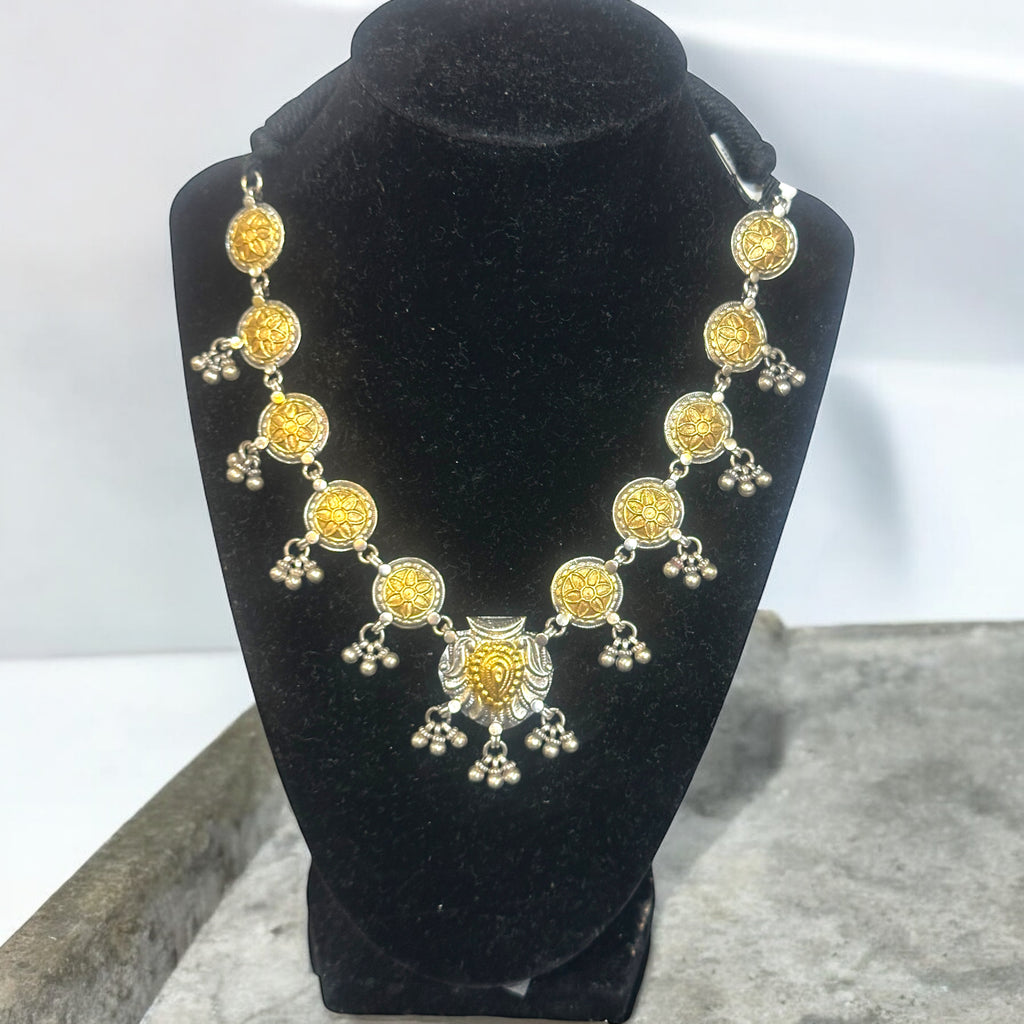 Ganga Yumana Flower Choker