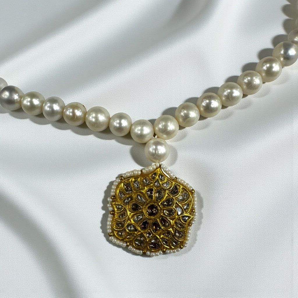Kundan Medallion with Pearls
