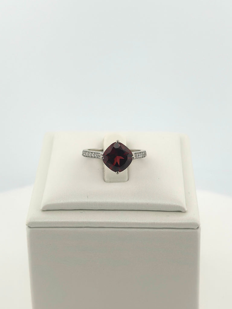 Crimson Majesty Garnet Ring